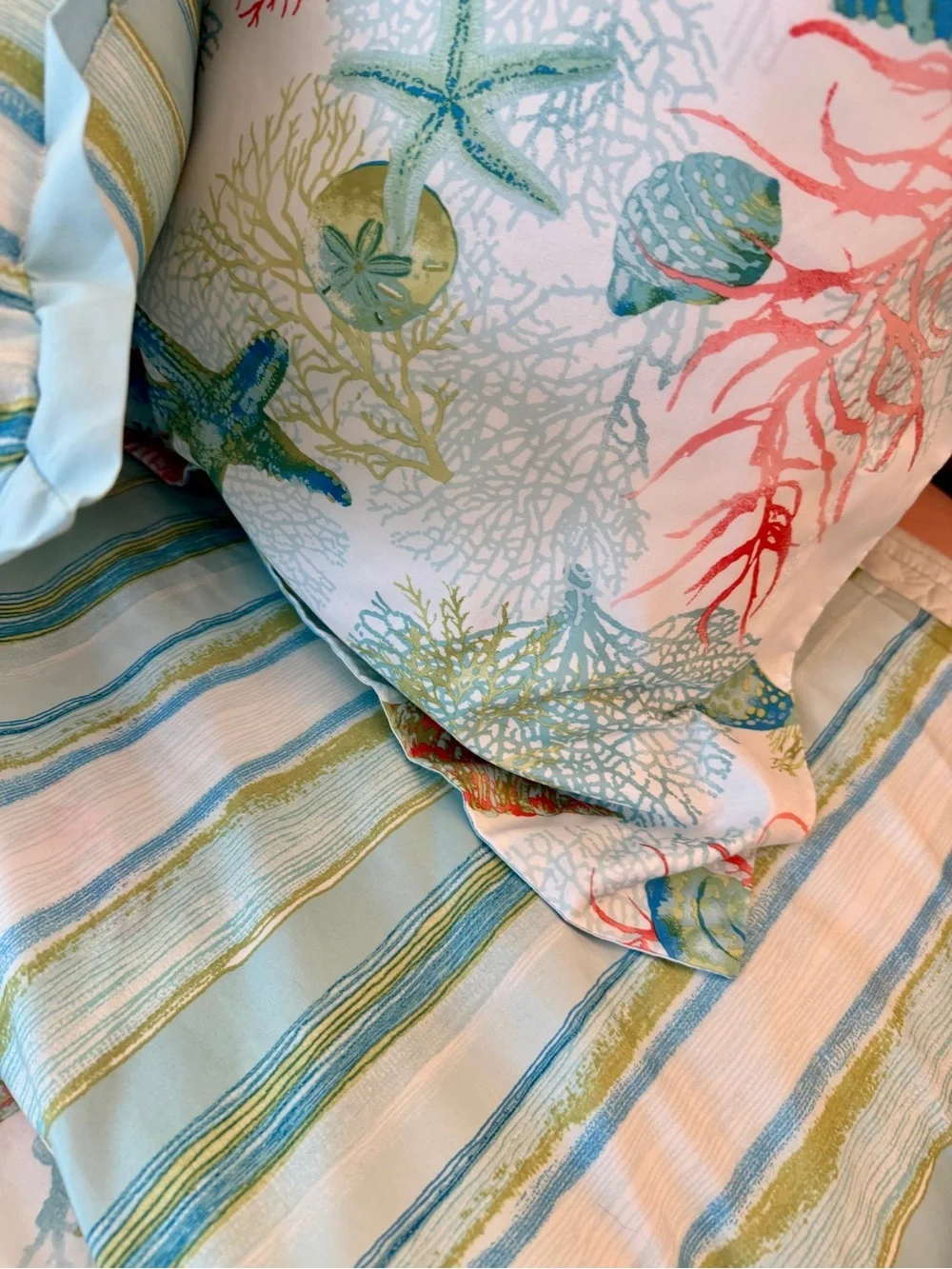 Coastal Queen Comforter Set w/shams & throw pillows